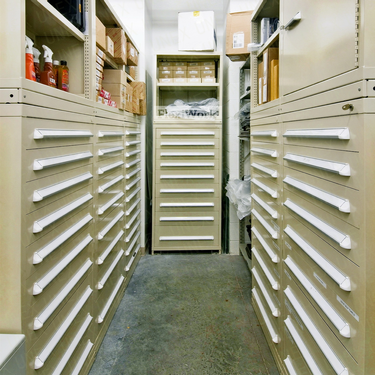 工具室工具柜组合墙